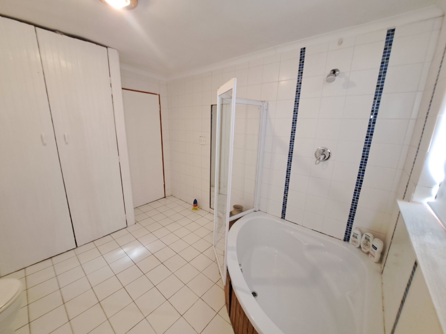4 Bedroom Property for Sale in Rondebosch East Western Cape